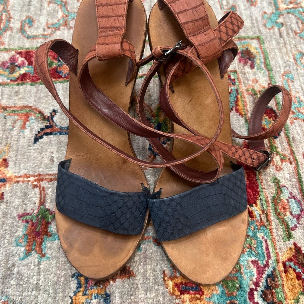 Vince size 9 Brown and Black Women's Sandals